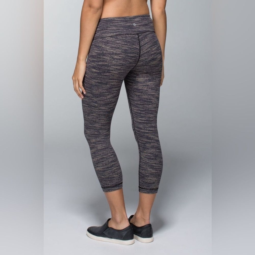 Lululemon Wunder‎ Under Crop 21" Size 4